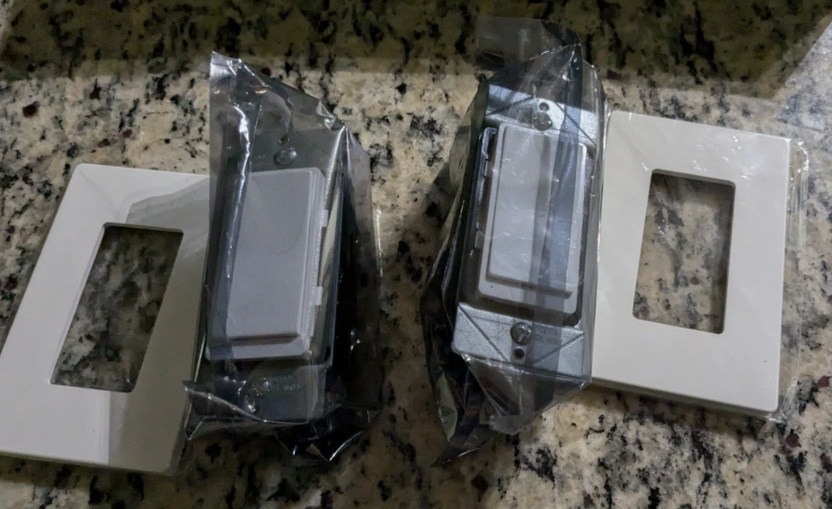 Paddle Rocker Light Switch, 15A/120VAC, White (Model ZIGBEE ZB15S) 2 PK NEW